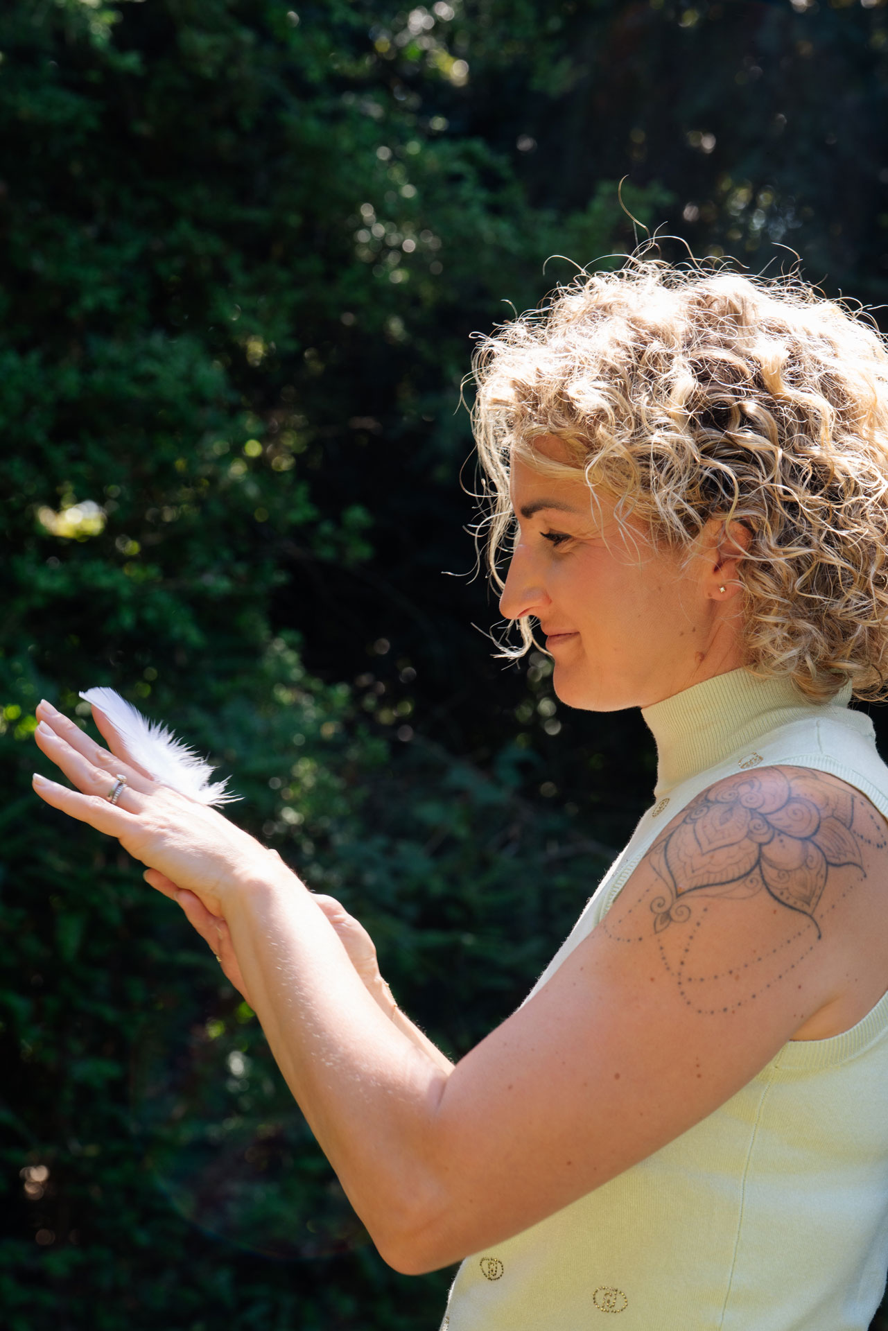 Juliane Scheller Coaching und Hypnose in Dresden Radebeul weiße Feder