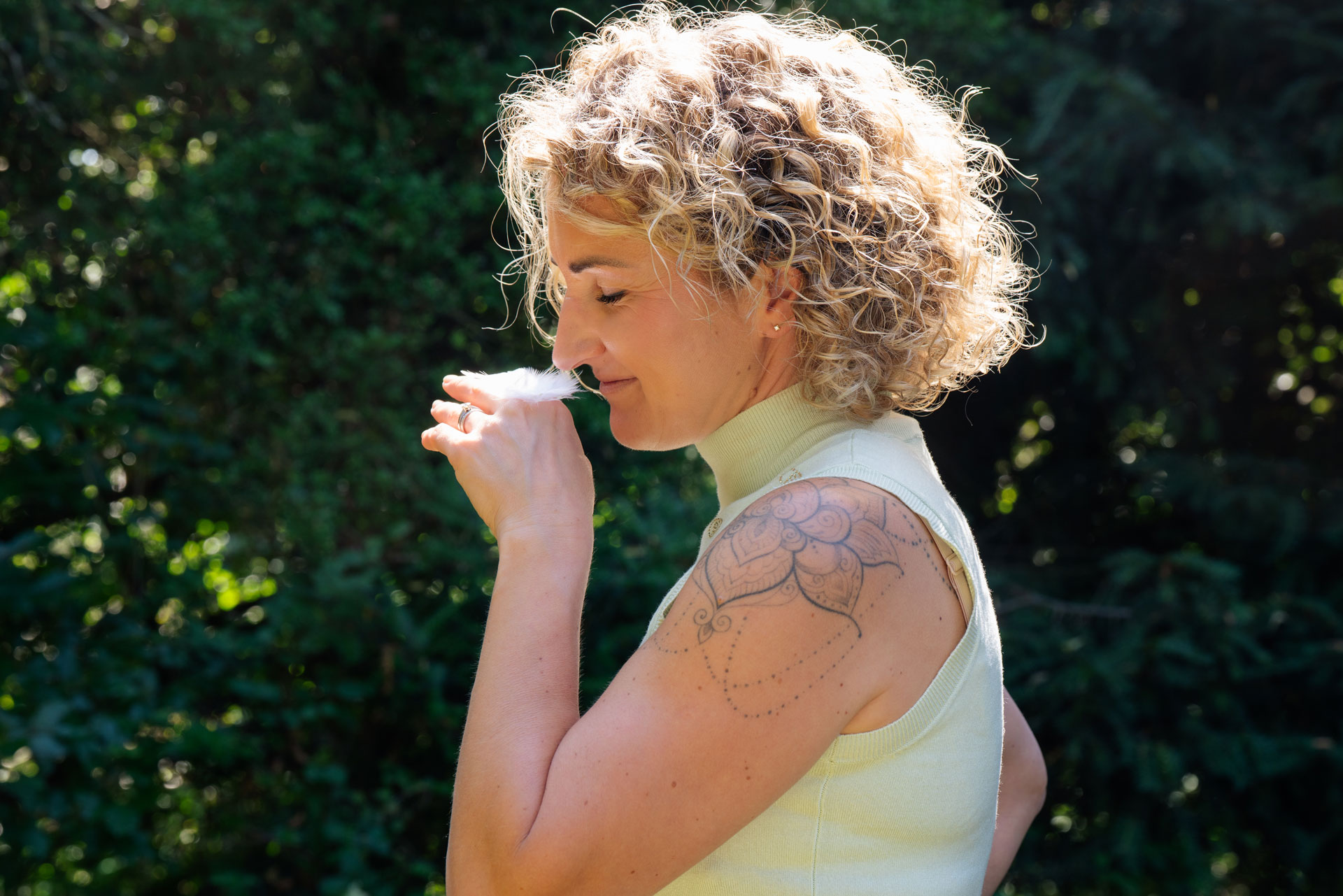 Juliane Scheller Coaching und Hypnose in Dresden Radebeul weiße Feder