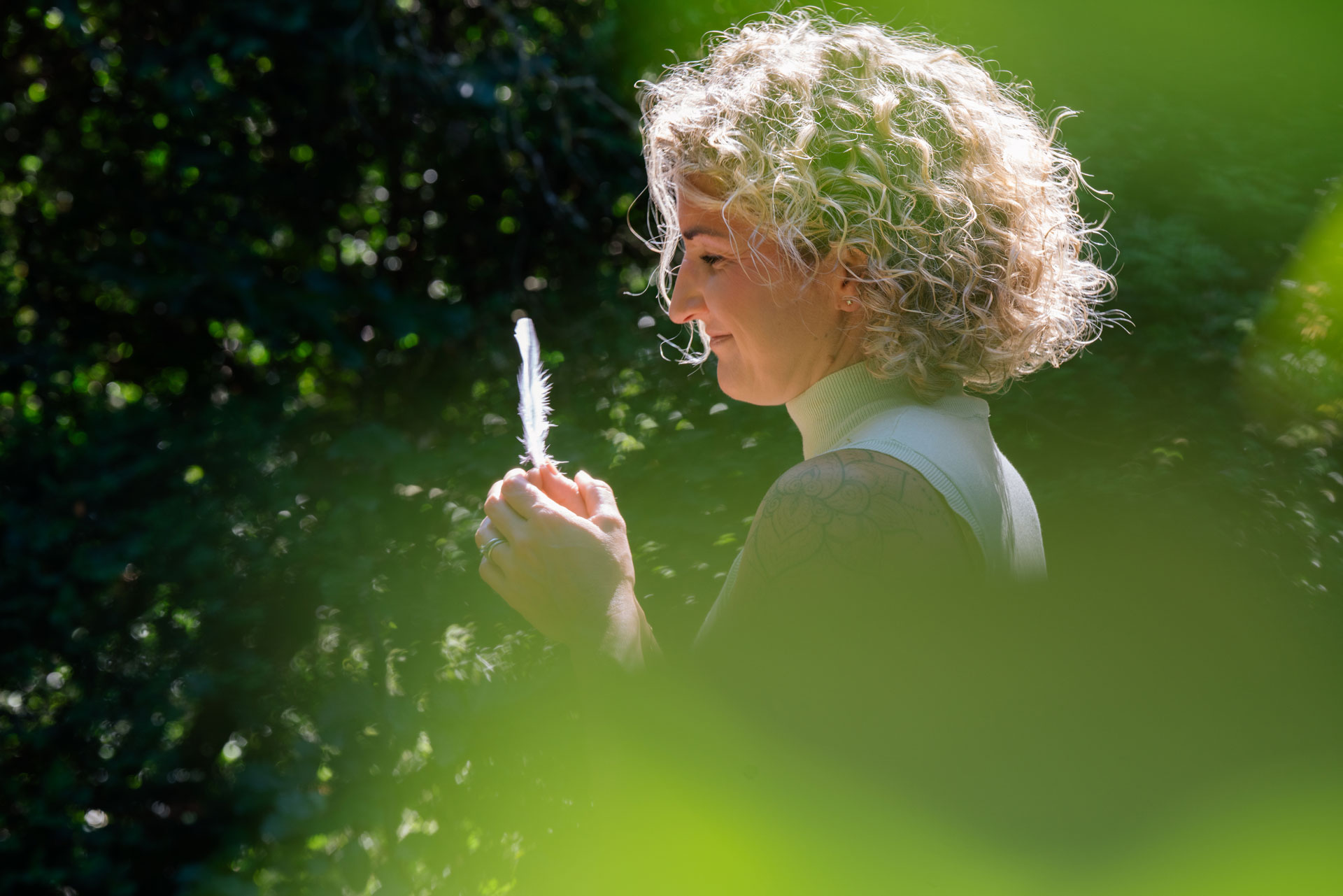 Juliane Scheller Coaching und Hypnose in Dresden Radebeul weiße Feder